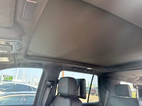 Used 2025 Chevrolet Tahoe High Country AWD/4WD image 17