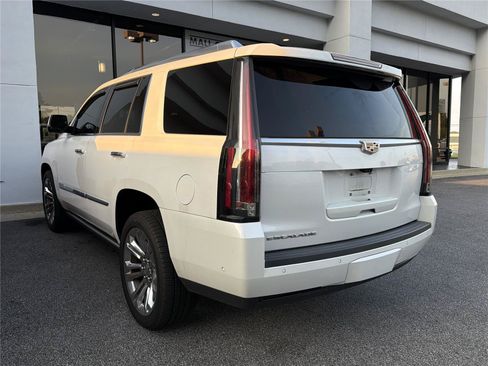 Used 2020 Cadillac Escalade Premium Luxury w/ LPO, Radiant Package AWD/4WD image 6