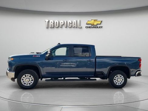 Used 2025 Chevrolet Silverado 2500 LT AWD/4WD image 2