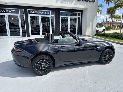 Used 2020 MAZDA MX-5 Miata Sport RWD image 4