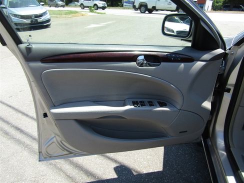 Used 2006 Buick Lucerne CXL w/ Luxury Package FWD image 16
