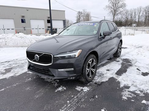 Used 2022 Volvo XC60 B5 Momentum w/ Climate Package image 5