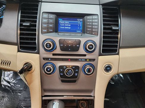 Used 2017 Ford Taurus SE FWD image 18