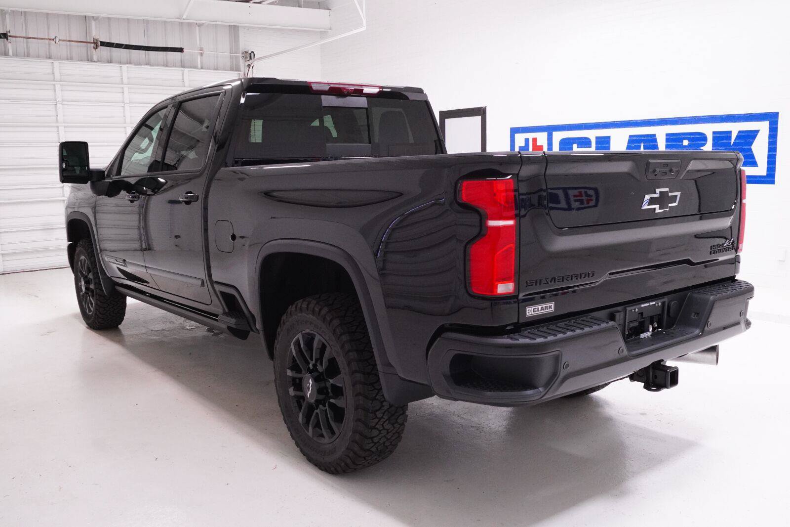 New 2026 Chevrolet Silverado 2500 High Country w/ High Country Premium Package AWD/4WD image 39