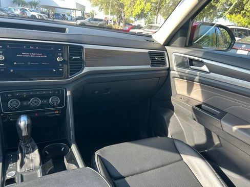 Used 2022 Volkswagen Atlas SE w/ Panoramic Sunroof Package image 11