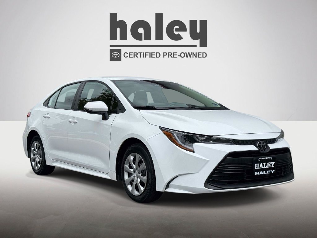Used 2025 Toyota Corolla LE FWD image 1
