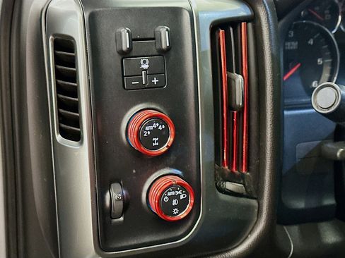 Used 2018 Chevrolet Silverado 1500 LT w/ LT Convenience Package image 17