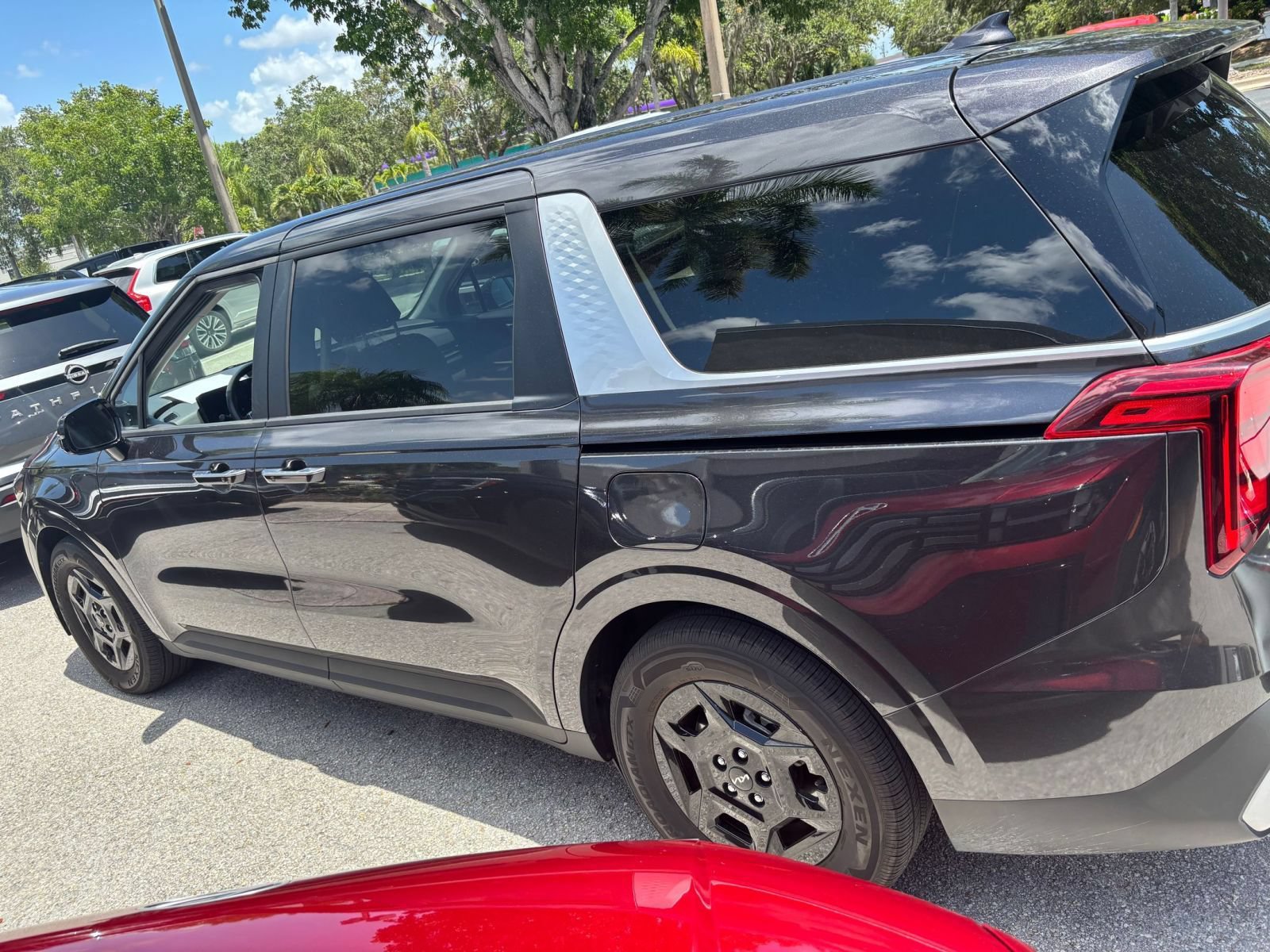 Used 2026 Kia Carnival FWD image 7