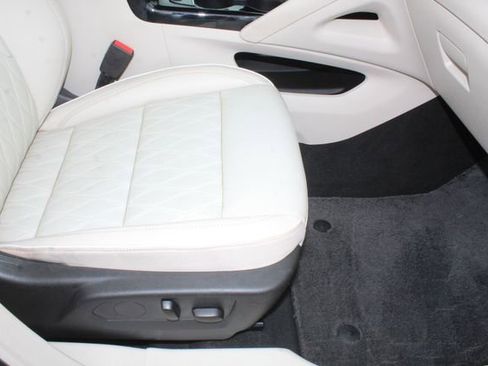 Used 2022 Buick Envision Avenir w/ Technology Package II FWD image 17