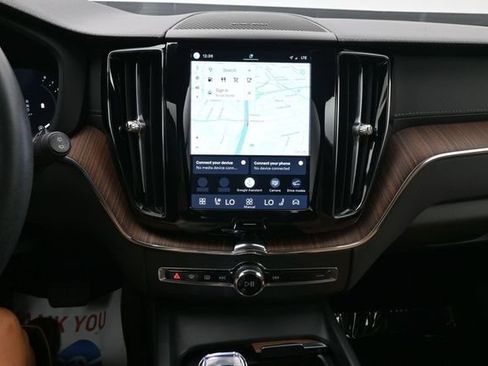 Used 2024 Volvo XC60 B5 Ultimate w/ Protection Package Premier AWD/4WD image 14