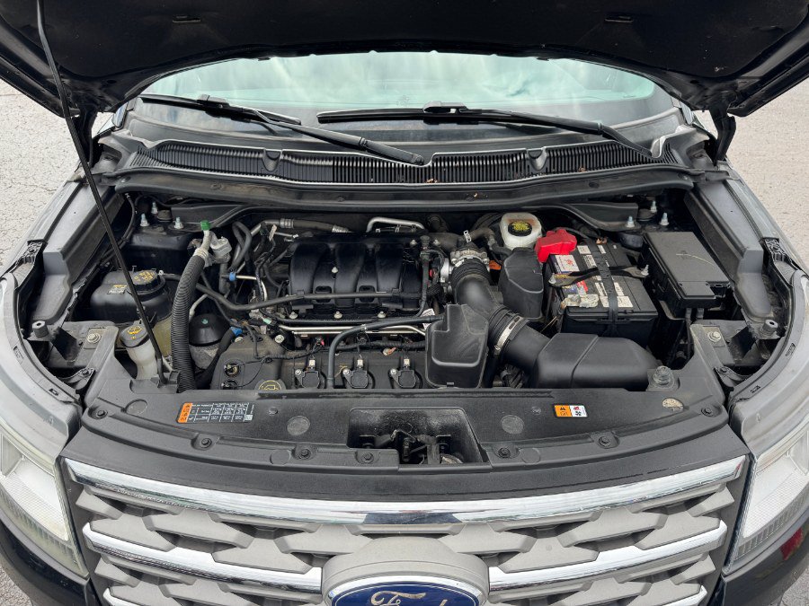 Used 2018 Ford Explorer XLT AWD/4WD image 24