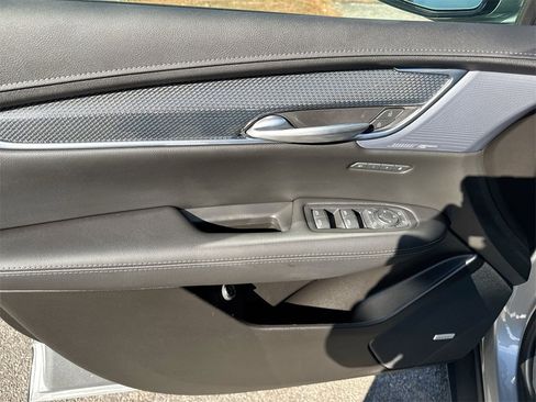 Used 2025 Cadillac XT5 Sportv w/ LPO, Floor Liner Package image 15