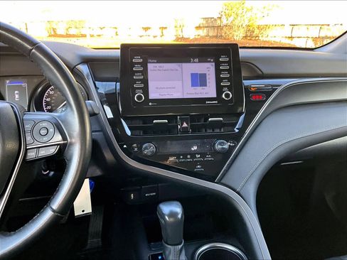 Used 2024 Toyota Camry SE image 18