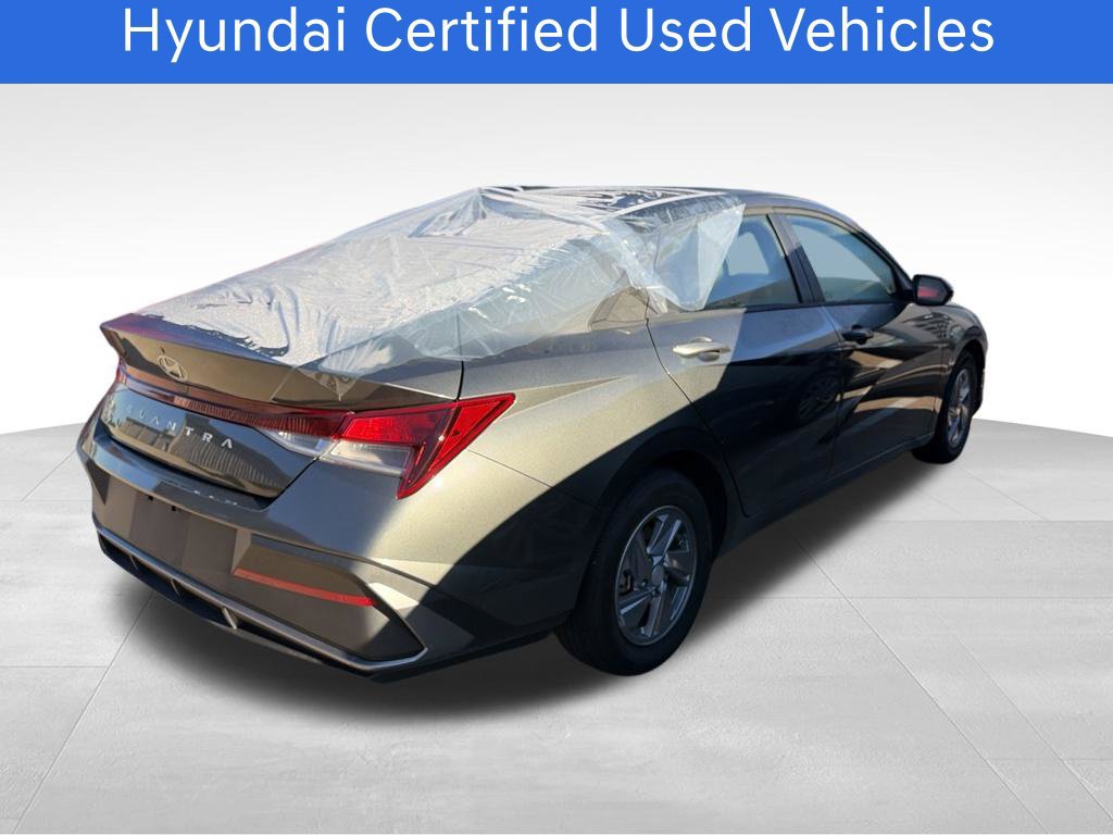 Used 2025 Hyundai Elantra SE FWD image 14