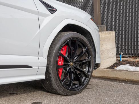 Used 2022 Lamborghini Urus image 13