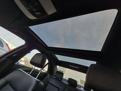 Used 2010 Mercedes-Benz E 350 Sedan image 33