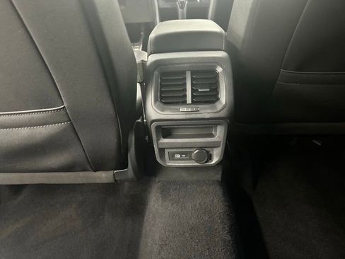 Certified 2022 Volkswagen Tiguan SE R-Line AWD/4WD image 11