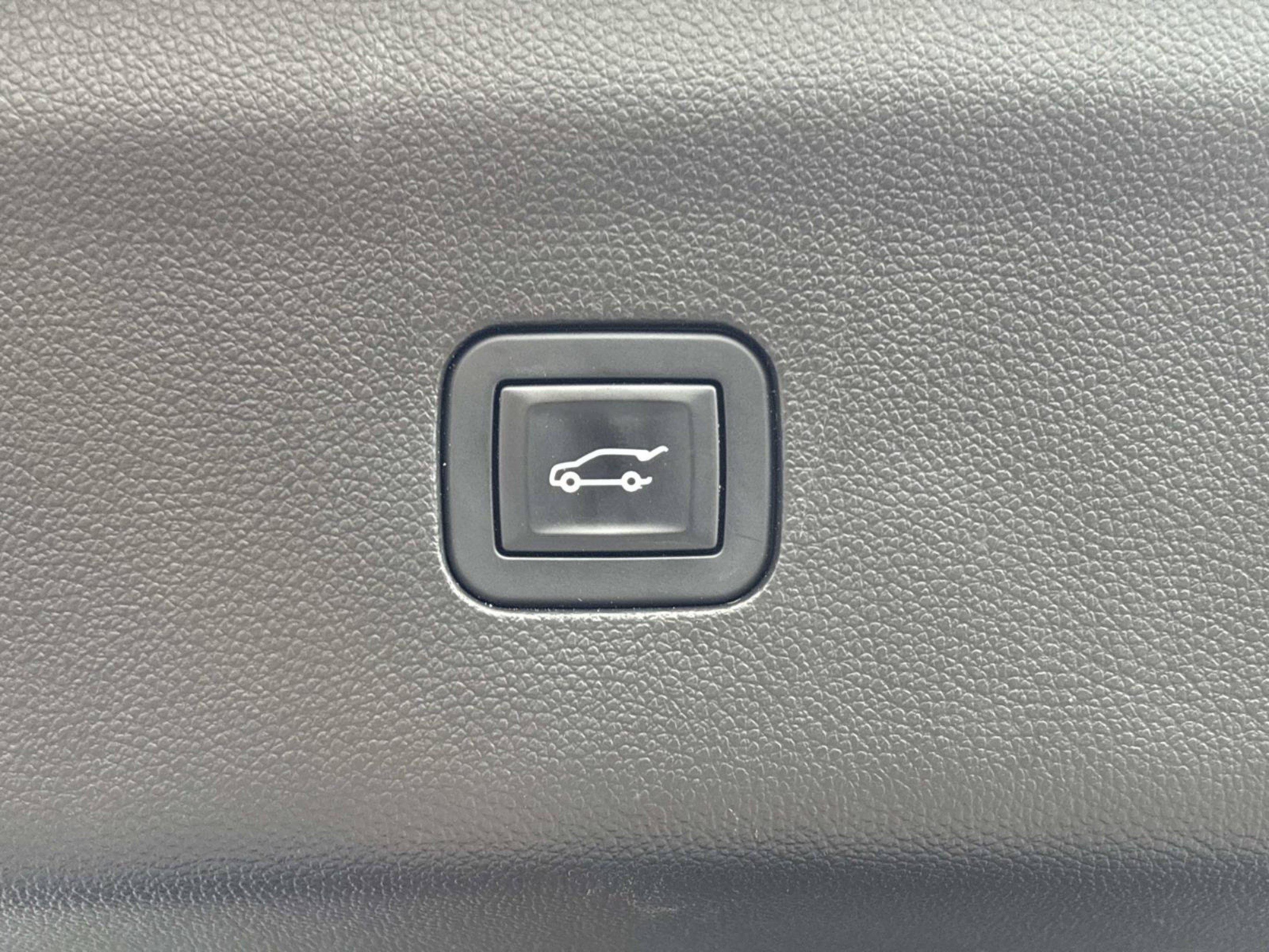 Used 2018 Buick Enclave Premium FWD image 13
