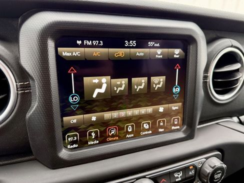 Used 2018 Jeep Wrangler Unlimited Sahara AWD/4WD image 30