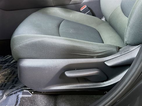 Used 2021 Toyota RAV4 LE image 18