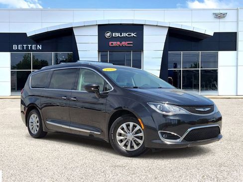 Used 2018 Chrysler Pacifica Touring-L FWD image 1