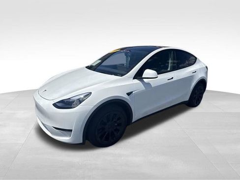 Used 2024 Tesla Model Y Long Range AWD/4WD image 7