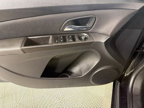 Used 2014 Chevrolet Cruze LT w/ Technology Package FWD image 10
