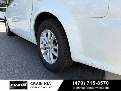 Used 2014 Dodge Grand Caravan SXT w/ UConnect Hands-Free Group FWD image 10