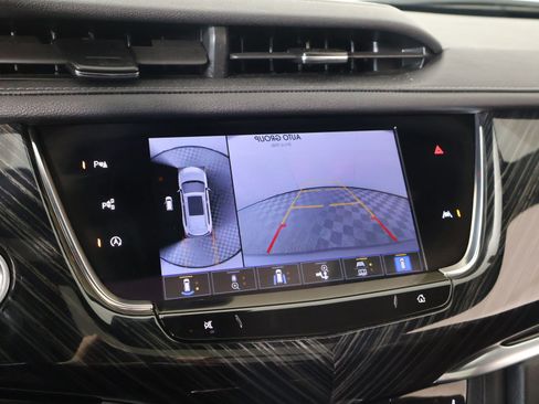 Used 2025 Cadillac XT6 Premium Luxury w/ Technology Package FWD image 6