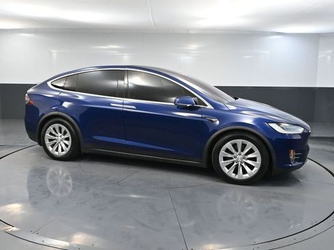 Used 2018 Tesla Model X 100D image 3