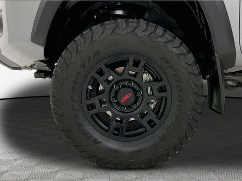 Used 2020 Toyota Tacoma TRD Off-Road w/ Technology Package image 26