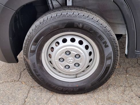 Used 2025 RAM ProMaster 2500 FWD image 13