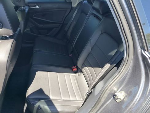 Used 2022 Volkswagen Jetta SE image 19