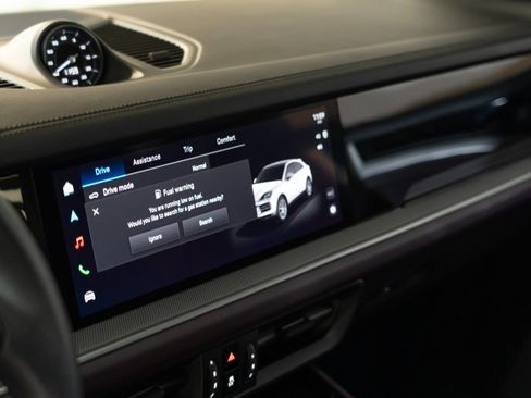Certified 2024 Porsche Cayenne Coupe AWD/4WD image 21