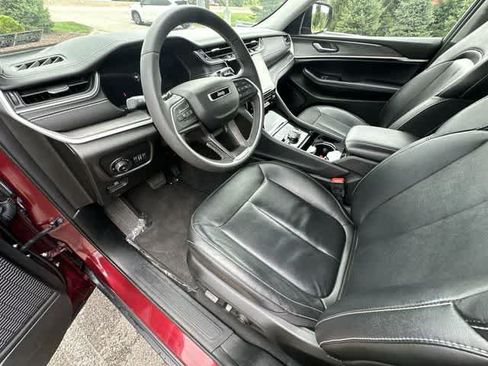 Used 2023 Jeep Grand Cherokee Limited AWD/4WD image 16