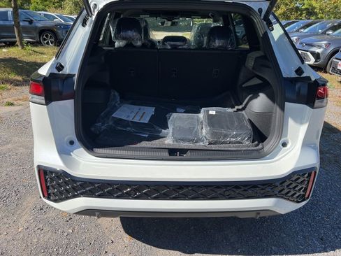 New 2025 Volkswagen Tiguan SE R-Line image 13