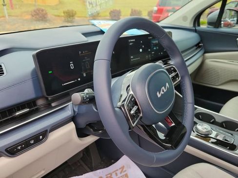 Used 2026 Kia Carnival EX FWD image 16