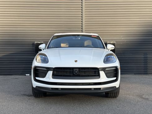 Certified 2025 Porsche Macan AWD/4WD image 11