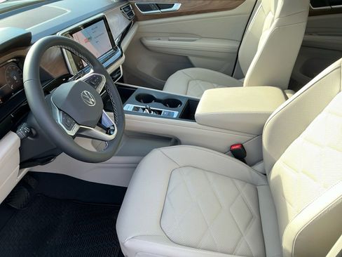 New 2026 Volkswagen Atlas SE image 9