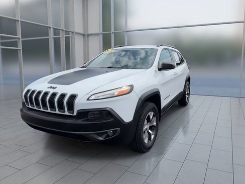 Used 2017 Jeep Cherokee Trailhawk AWD/4WD image 4