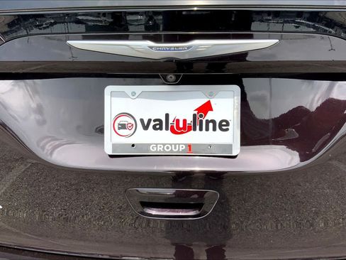 Used 2017 Chrysler Pacifica Touring-L Plus w/ Tire & Wheel Group FWD image 10