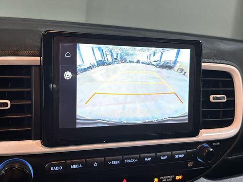 Used 2022 Hyundai Venue Limited w/ Cargo Package FWD image 16