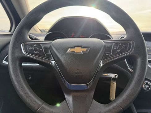 Used 2017 Chevrolet Cruze LT image 13