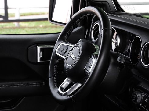 Used 2022 Jeep Wrangler Unlimited Sahara AWD/4WD image 25