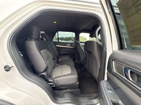Used 2018 Ford Explorer XLT FWD image 23