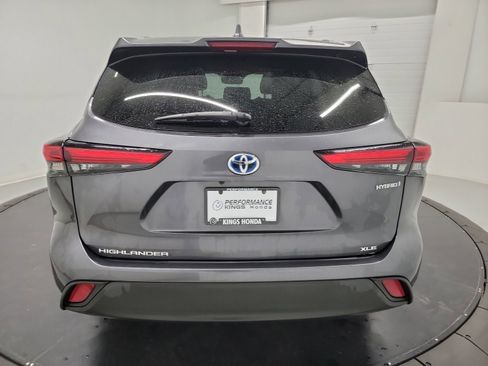 Used 2020 Toyota Highlander XLE AWD/4WD image 8