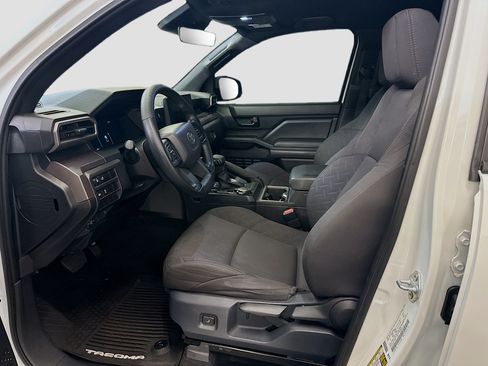 Used 2025 Toyota Tacoma SR5 AWD/4WD image 13