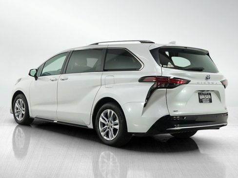 New 2024 Toyota Sienna Limited image 4