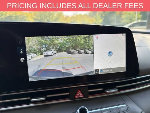 Used 2024 Hyundai Elantra SEL FWD image 12