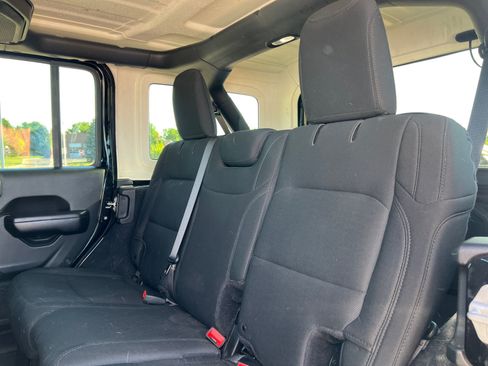 Used 2019 Jeep Wrangler Unlimited Sport S AWD/4WD image 17